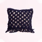 cojin decorativo negro